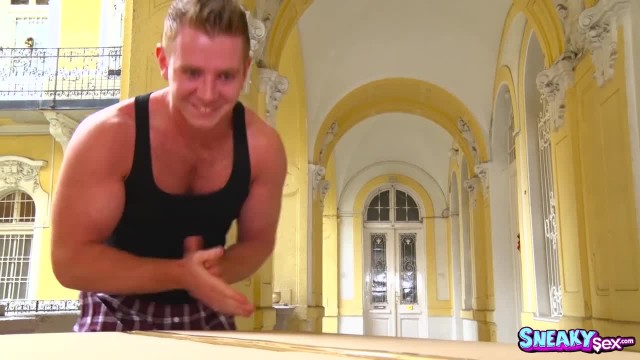 Невеста отодвинула трусики и насела на поршень мужика - #1