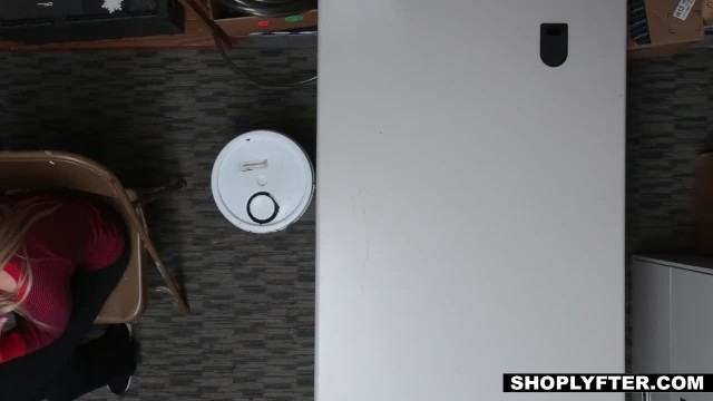 Мама смотрит на секс дочери с полицейским за воровство - #3