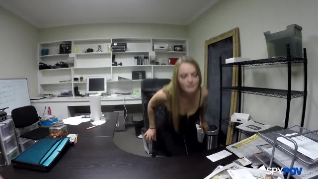 Девушка на видео камеру сосет член и раздвигает ножки - #2