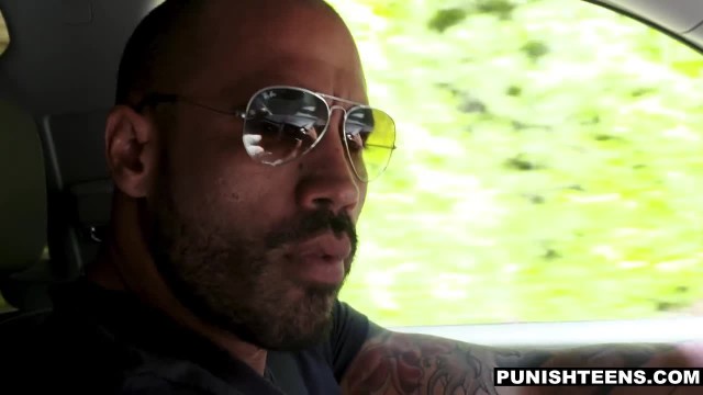 Девушка с длинными ногами позволяет себя ебать - #1