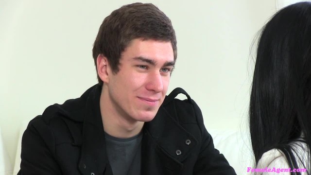 Парень подставил член для минета и вошел в вагину девушки - #4