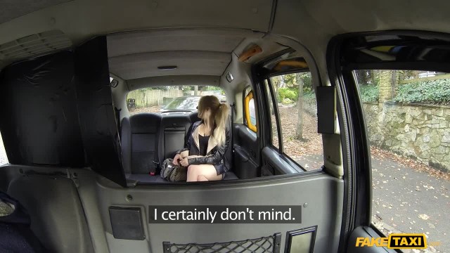 В машине такси пассажирка трахается с водителем - #2