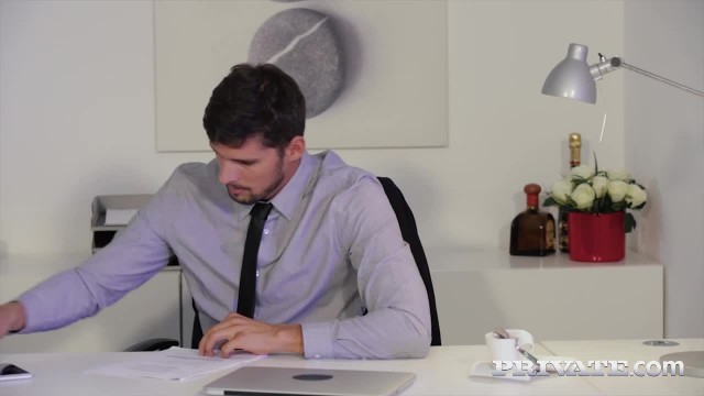 Девушка в офисе сняла трусики и подставила киску для траха - #2