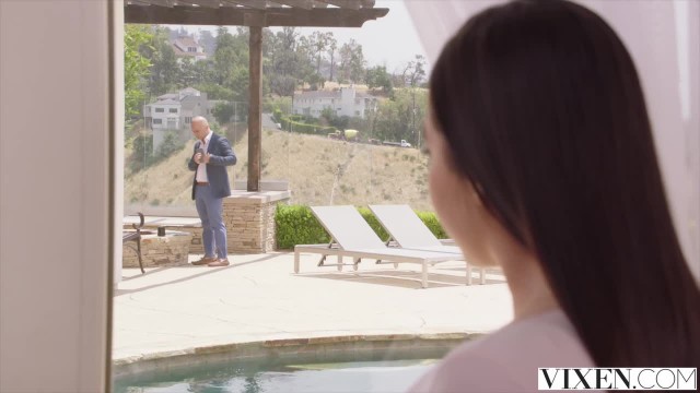 Лысый мужчина вылизал мохнатку подружки и трахнул ее членом - #2