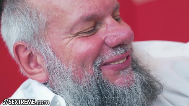Бородатый старик шпилит членом молодую шлюшку - #1