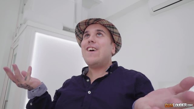 Рыженькая девка с тату участвует в групповом сексе - #6