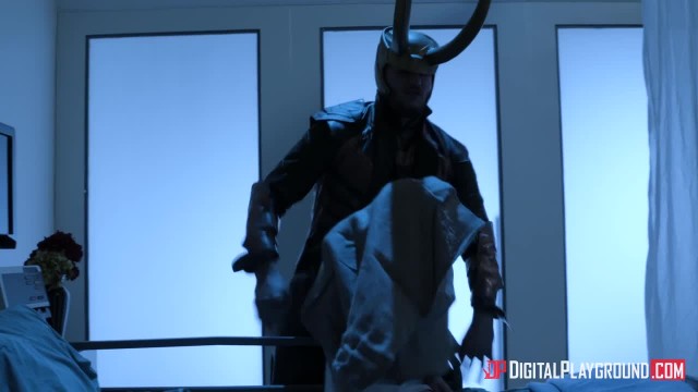 Девушка в роли рабыни исполняет все желания Тора - #1