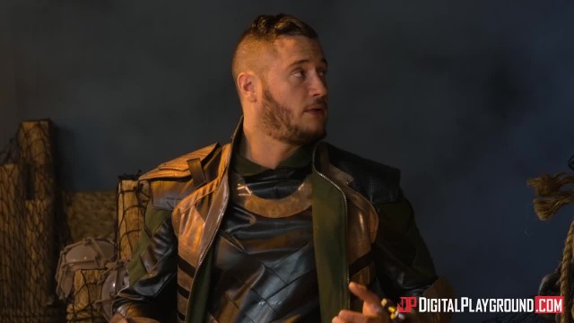 Девушка в роли рабыни исполняет все желания Тора